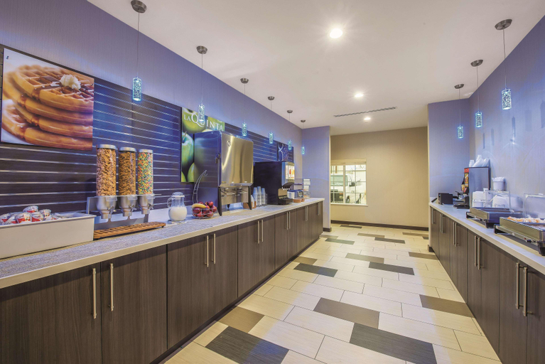 Public Area 2, La Quinta Inn & Suites by Wyndham Enid, Garfield