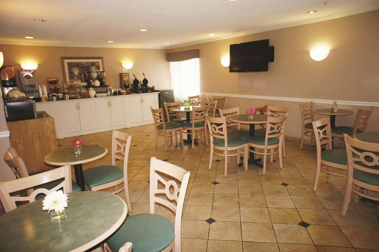 Food & Drinks 5, La Quinta Inn by Wyndham Cleveland Independence, Cuyahoga