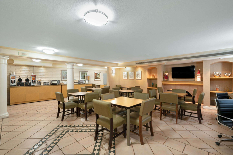 Food & Drinks 5, La Quinta Inn Wyndham Phoenix Sky Harbor Airport, Maricopa