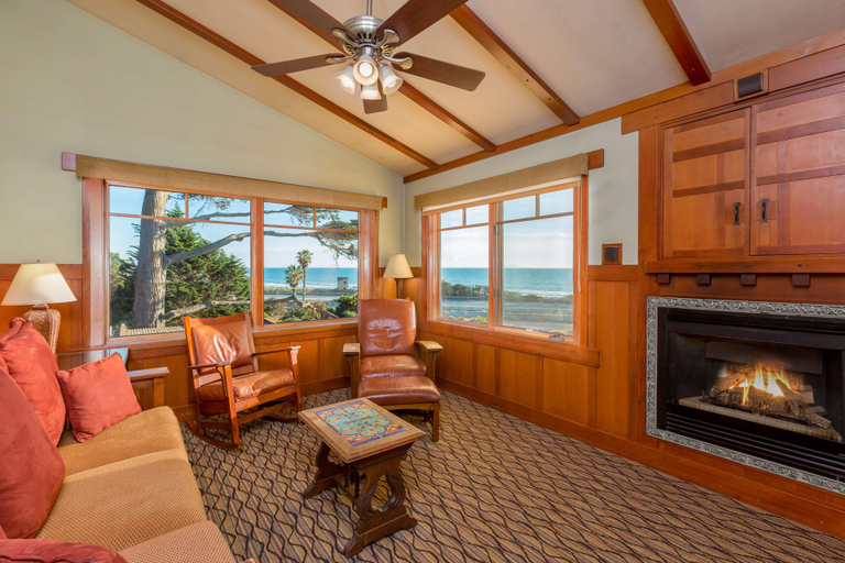 Public Area 2, The Pierpont Inn, Ventura