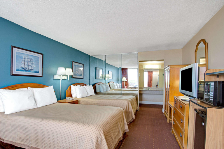 Bedroom 3, Super 8 by Wyndham Norfolk/Chesapeake Bay, Norfolk
