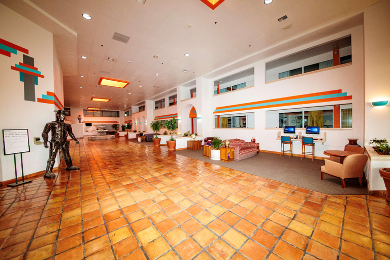 Public Area 2, Howard Johnson by Wyndham Gallup, McKinley