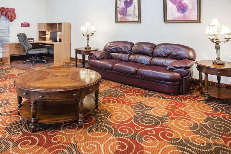 Public Area 2, Super 8 by Wyndham White Hall, Jefferson