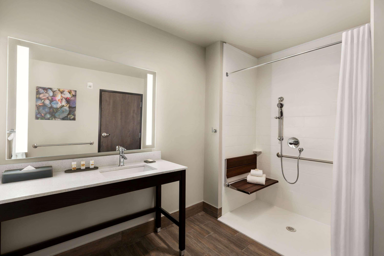 Bathroom 4, La Quinta Inn & Suites by Wyndham Burlington, Skagit