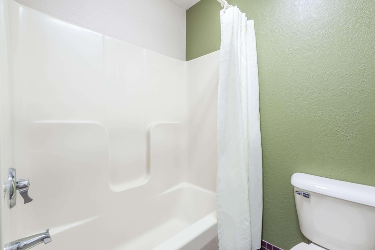 Bathroom 4, Super 8 By Wyndham Madison/Hanover Area, Jefferson