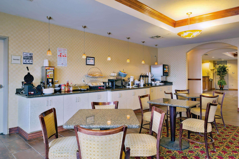 Food & Drinks 5, La Quinta Inn & Suites by Wyndham Cleburne, Johnson