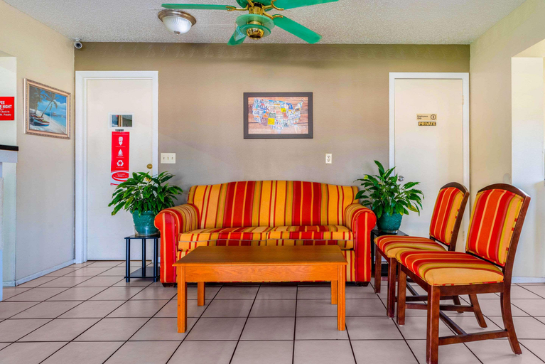 Public Area 2, Econo Lodge Crystal River, Citrus