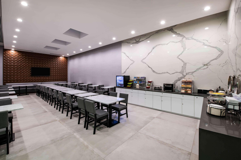 Food & Drinks 5, Wingate by Wyndham Long Island City, New York
