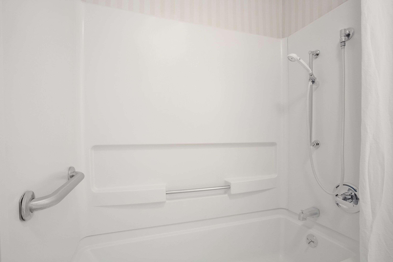 Bathroom 4, Quality Inn Overland Park Kansas City, Kansas City