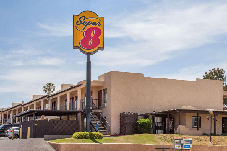 Super 8 by Wyndham Barstow, San Bernardino