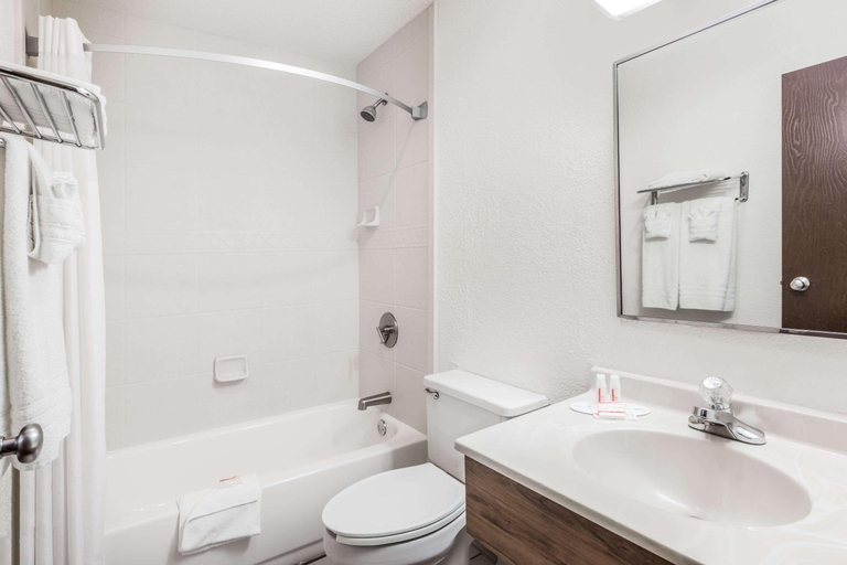 Bathroom 4, Fairbridge Inn Express Nyack, Rockland
