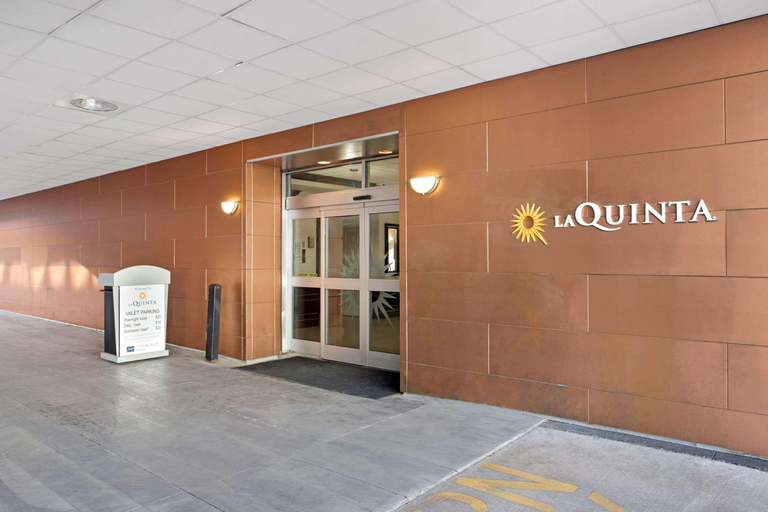 Public Area 2, La Quinta Inn & Suites Indianapolis Downtown, Indianapolis