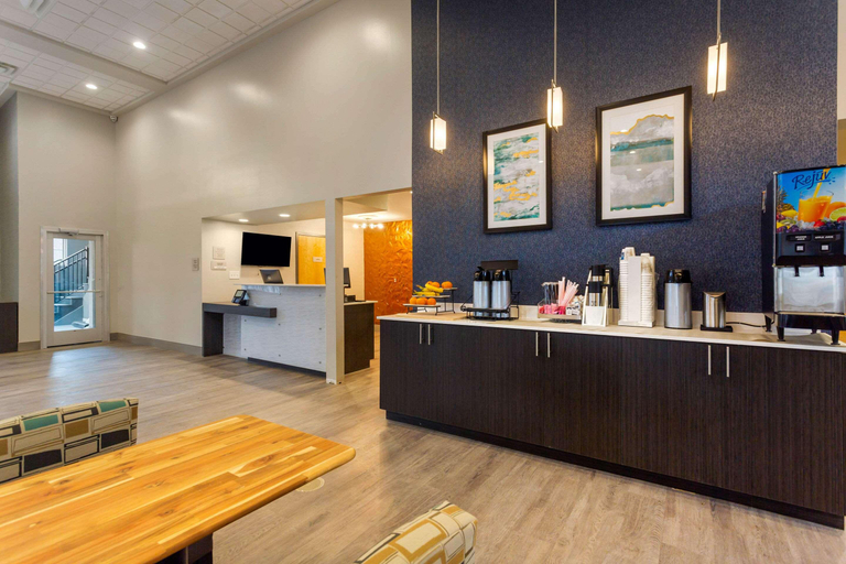 Public Area 3, Days Inn & Suites by Wyndham Bowling Green, Warren