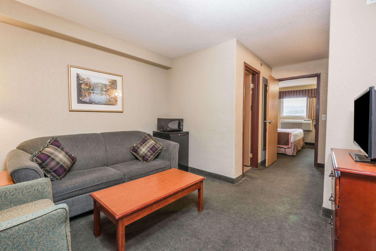 Bedroom 3, Quality Inn & Suites Grimsby, Niagara