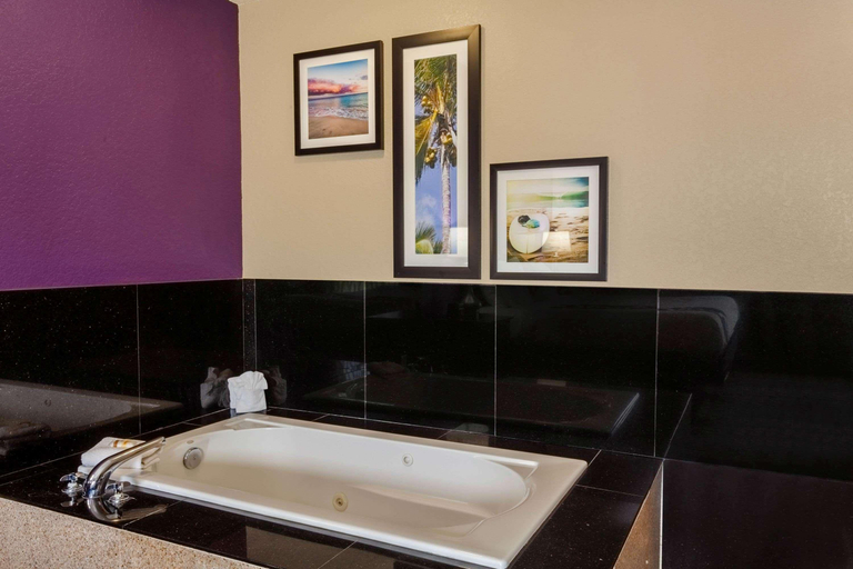 Bathroom 4, La Quinta Inn & Suites Port Orange, Volusia