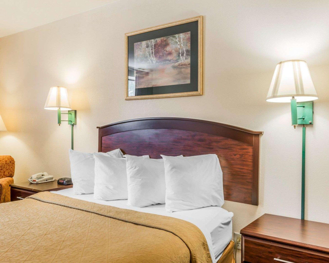 Bedroom 4, Quality Inn Pell City I-20 Exit 158, Saint Clair