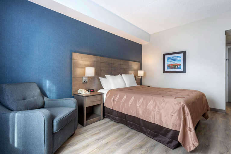 Bedroom 3, Quebec Quality Suites, Communauté-Urbaine-de-Québec