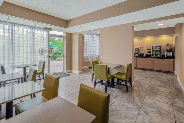 Public Area 2, La Quinta Inn & Suites by Wyndham Naples Downtown, Collier