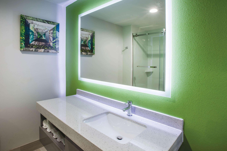 Bathroom 4, La Quinta Inn & Suites by Wyndham Owasso, Tulsa