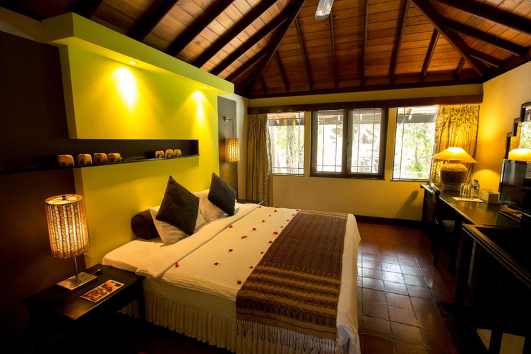 Bedroom 3, Deer Park Hotel, Hingurakgoda