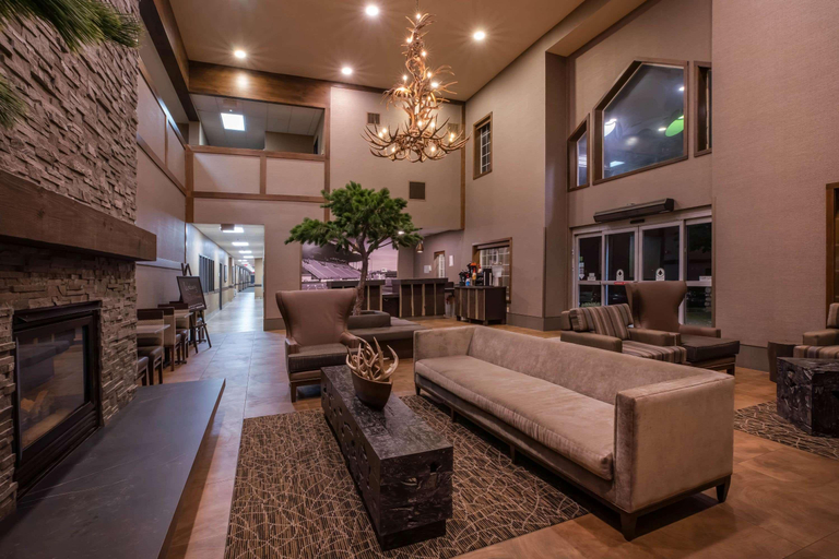 Public Area 2, La Quinta Inn & Suites by Wyndham Eugene, Lane