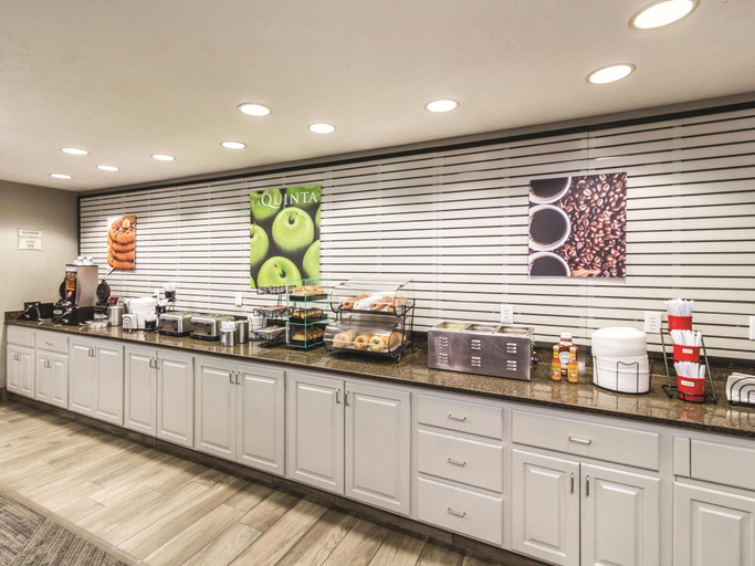 Food & Drinks 5, La Quinta Inn & Suites Fargo, Cass