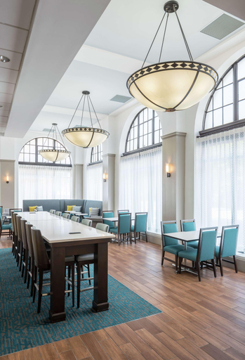 Food & Drinks 5, Hampton Inn & Suites Atlanta-Downtown, Atlanta