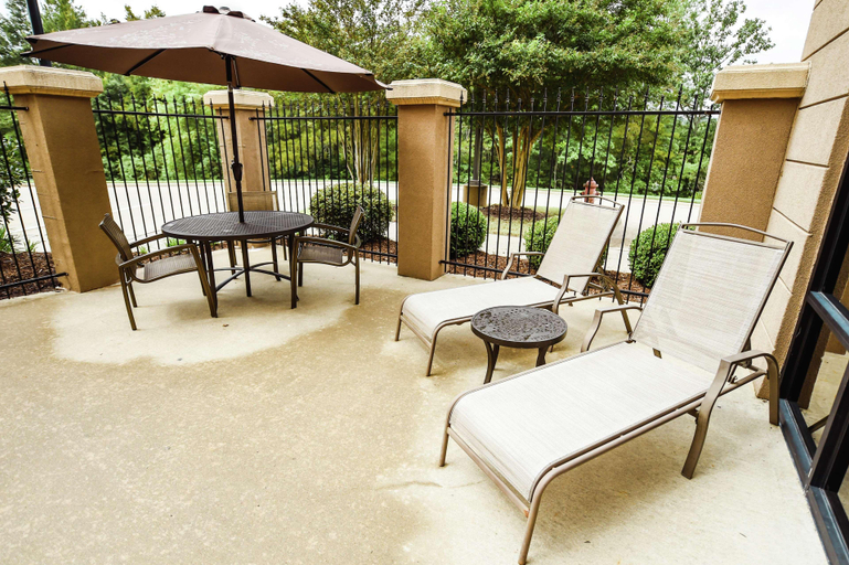 Exterior & Views 1, Hampton Inn & Suites Pine Bluff, Jefferson