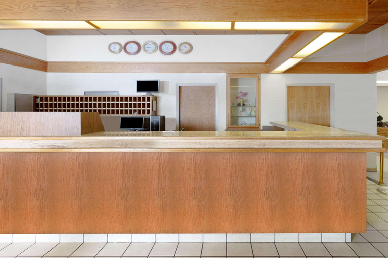 Public Area 3, Costa Mesa Inn, Orange