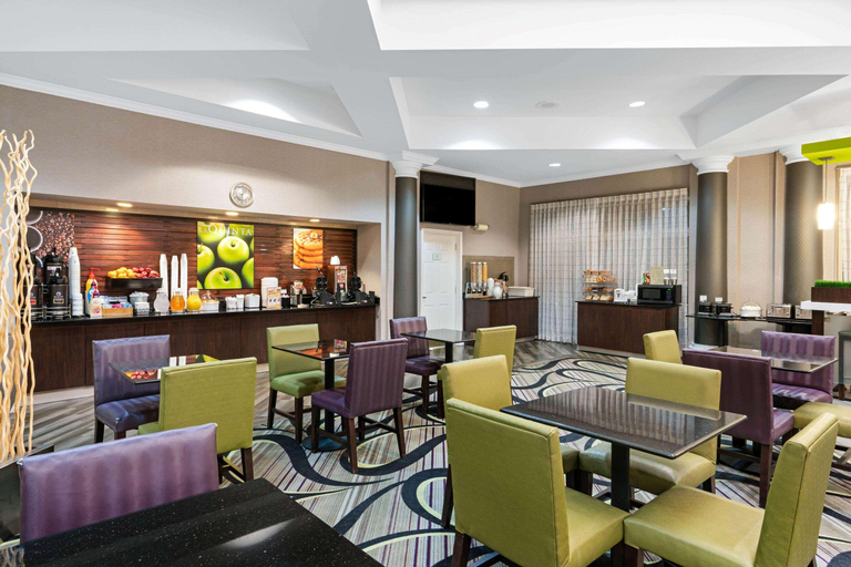 Food & Drinks, La Quinta Inn & Suites by Wyndham Mesa Superstitio, Maricopa