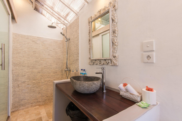 Bathroom, Les Villas Ottalia Gili Meno, Lombok