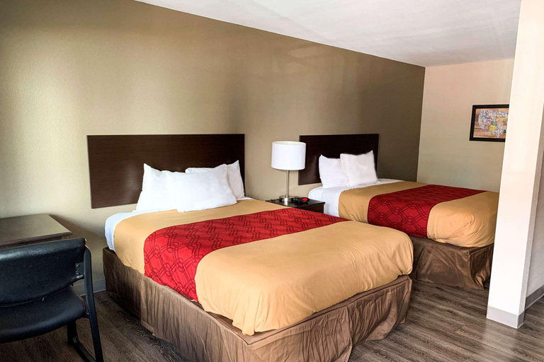 Bedroom 3, Econo Lodge, Clark