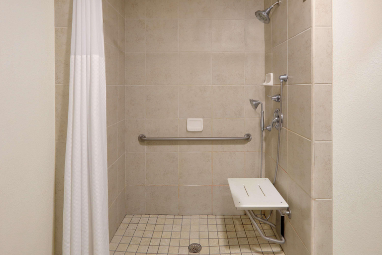 Bathroom 4, Baymont By Wyndham Roswell, Chaves