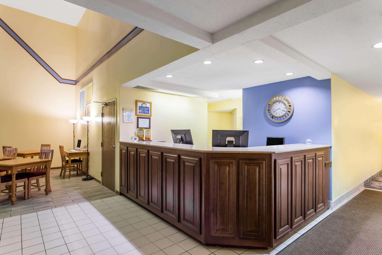 Public Area 2, Days Inn by Wyndham Johnson Creek, Jefferson