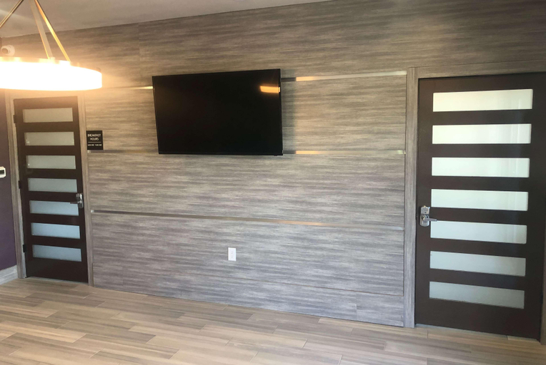 Sport & Beauty 3, Super 8 By Wyndham Spring North Houston, Houston