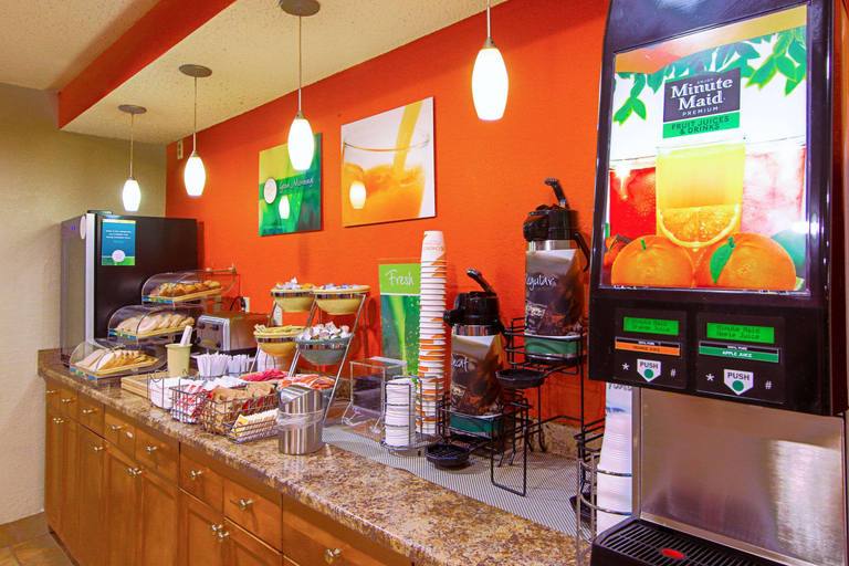 Food & Drinks 5, Quality Inn Plainfield I-395, Windham
