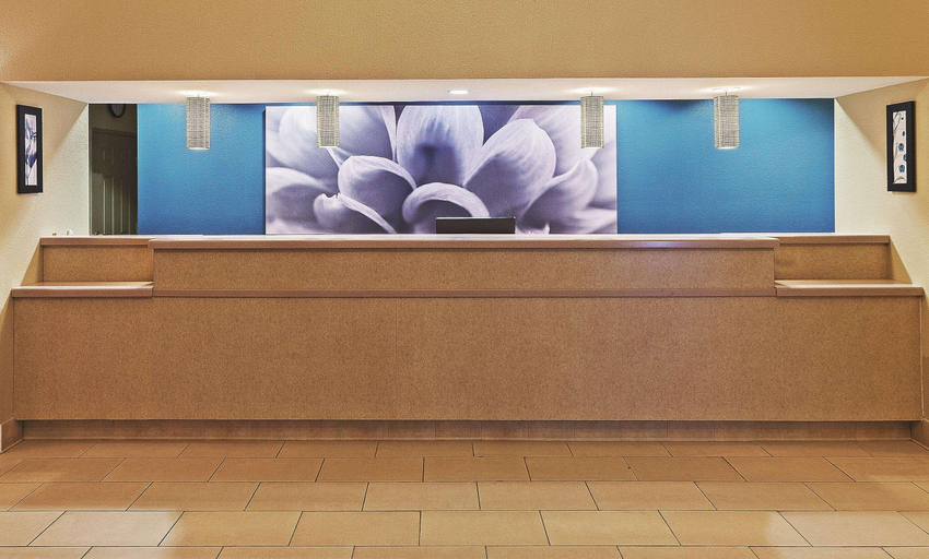 Public Area, La Quinta Inn & Suites by Wyndham Corpus Christi Northwest, Nueces