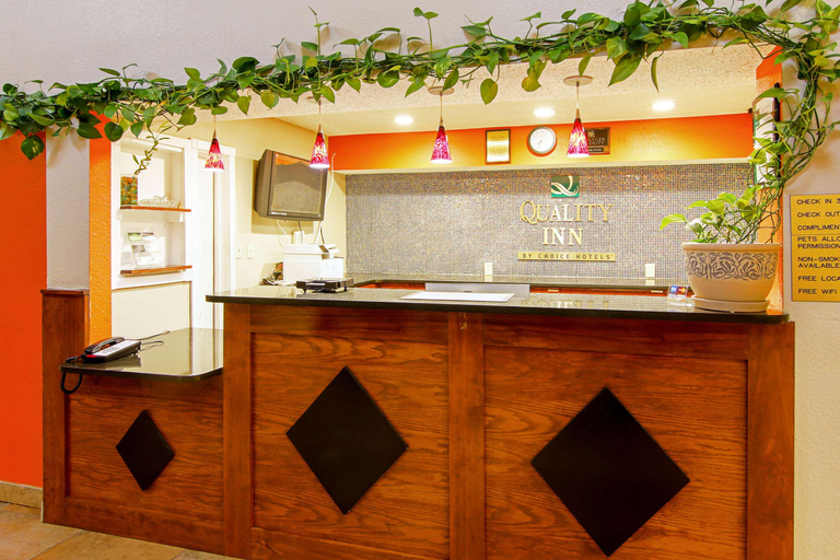 Public Area 2, Quality Inn Plainfield I-395, Windham