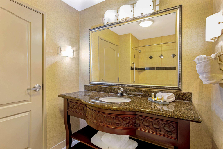 Bathroom 4, La Quinta Inn & Suites by Wyndham Cleburne, Johnson