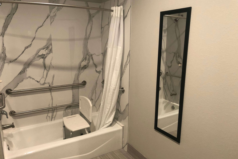 Bathroom 2, Super 8 By Wyndham Spring North Houston, Houston