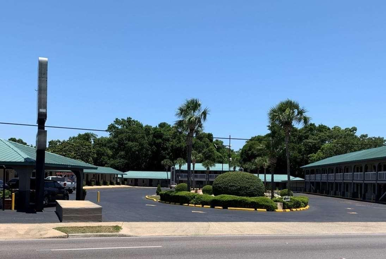 Exterior & Views 2, Super 8 by Wyndham Pensacola NAS Area, Escambia
