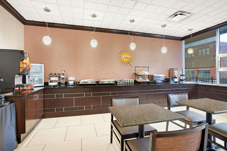 Food & Drinks 5, La Quinta Inn & Suites Indianapolis Downtown, Indianapolis
