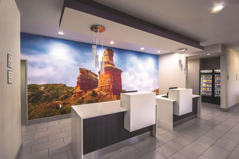 Public Area 2, La Quinta Inn & Suites by Wyndham Pampa, Gray