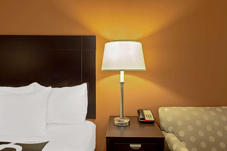Bedroom 4, La Quinta Inn & Suites Port Arthur, Jefferson