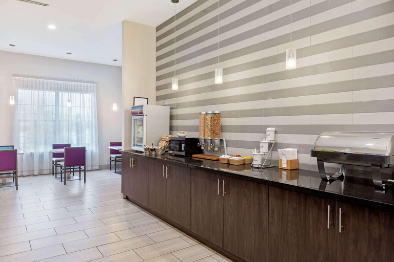 Public Area 3, La Quinta Inn & Suites by Wyndham Forsyth, Monroe