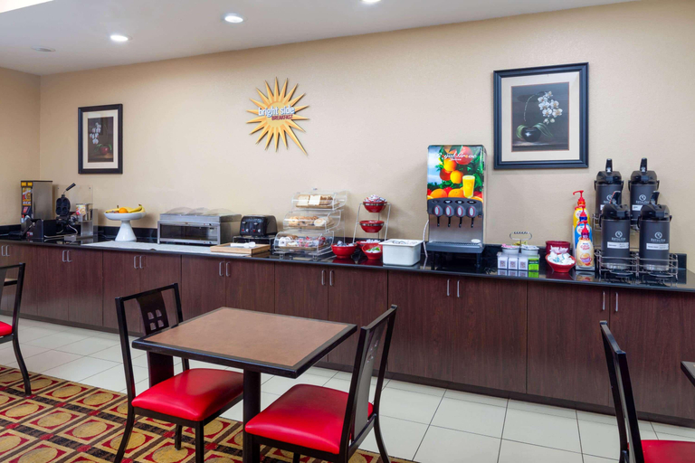 Public Area 2, La Quinta Inn & Suites by Wyndham Macon West, Bibb