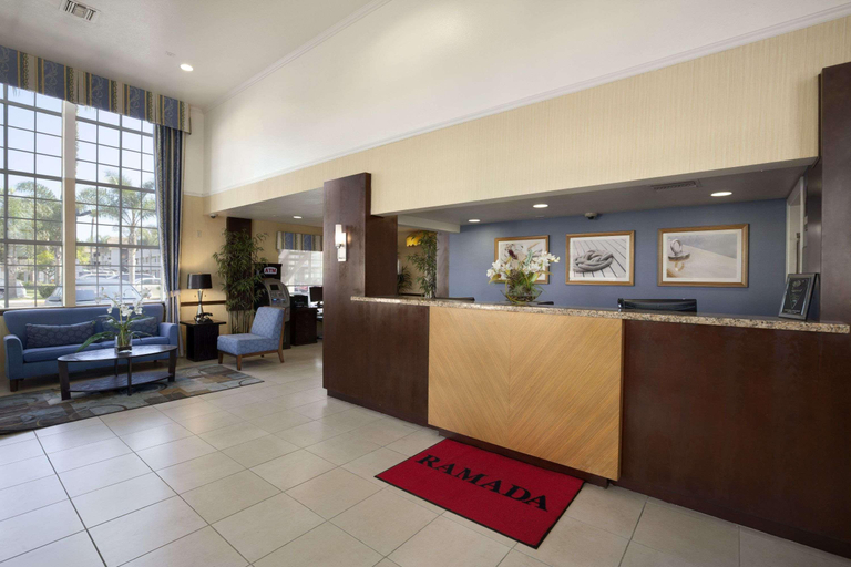 Public Area 2, Ramada by Wyndham Costa Mesa/Newport Beach, Orange