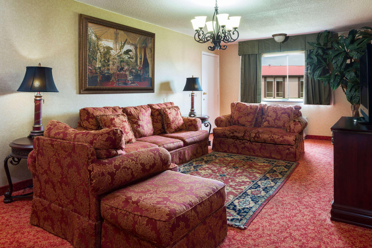 Public Area 2, Ramada by Wyndham Bowling Green, Warren