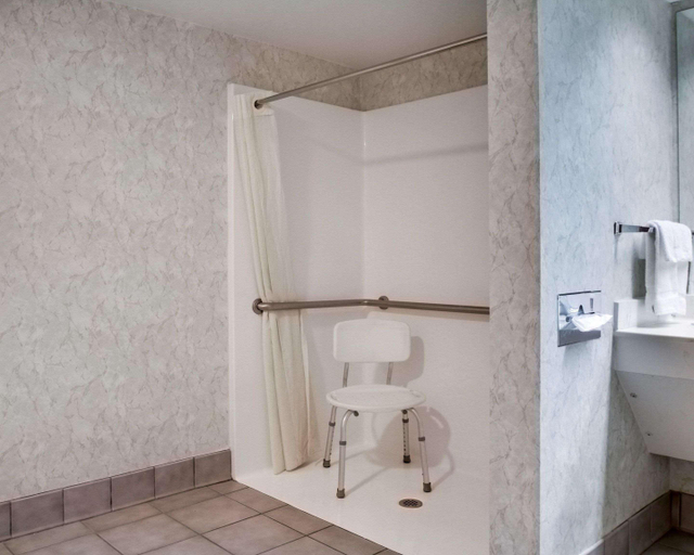 Bathroom 5, Econo Lodge University Area, Forrest