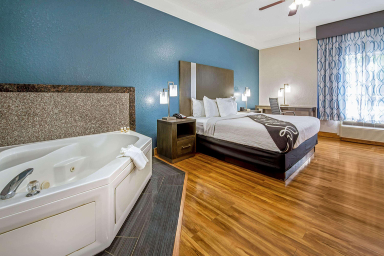 Bedroom 3, La Quinta Inn AND Suites Kingwood, Houston
